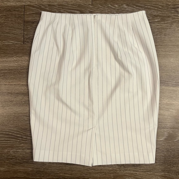 Express | Editor High Waisted Pinstripe Pencil Skirt in White w/ Black Stripes 8 - Picture 4 of 6